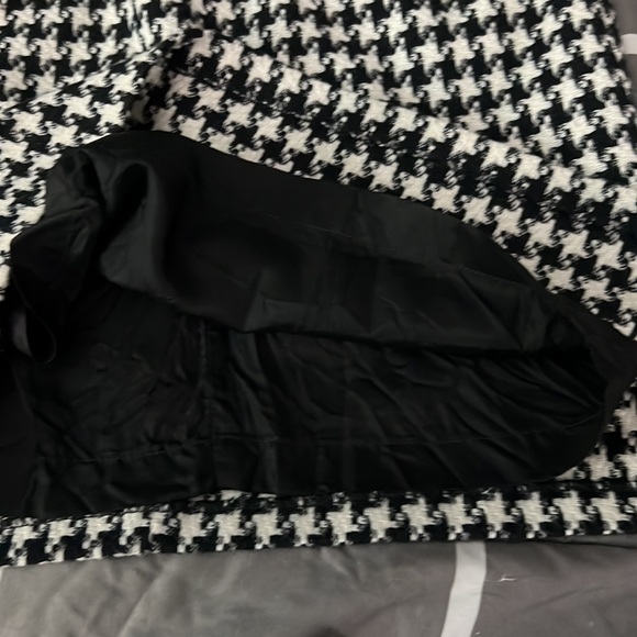 Express, Fully lined houndstooth skirt - Picture 3 of 4